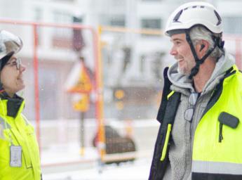 Industrial worker using GroupTalk app with Voxear headset.