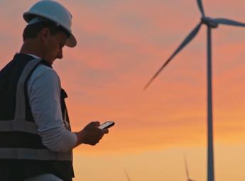 Wind farm worker using IS540 i.safe mobile out in the field.